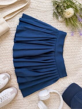 Aritzia TnAction Navy Pleated Tennis Skort Built In Shorts Size Small